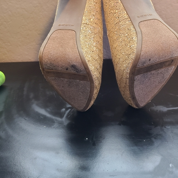 Carlos Santa Gold Glitter Heels - Picture 6 of 6